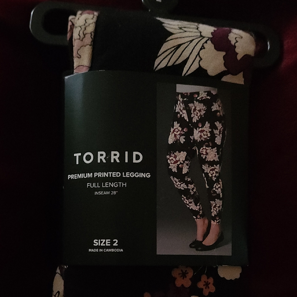 Torrid Black and Cream Floral Leggings